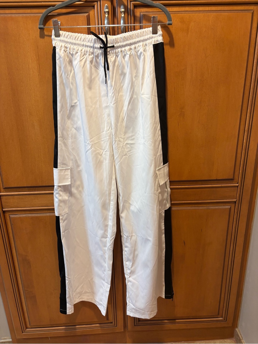 *NWT* yllw Cargo Track Joggers with Black Side Panels. Size:S